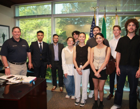 Federal Way Mayor Jim Ferrell and Professor Shah and students.