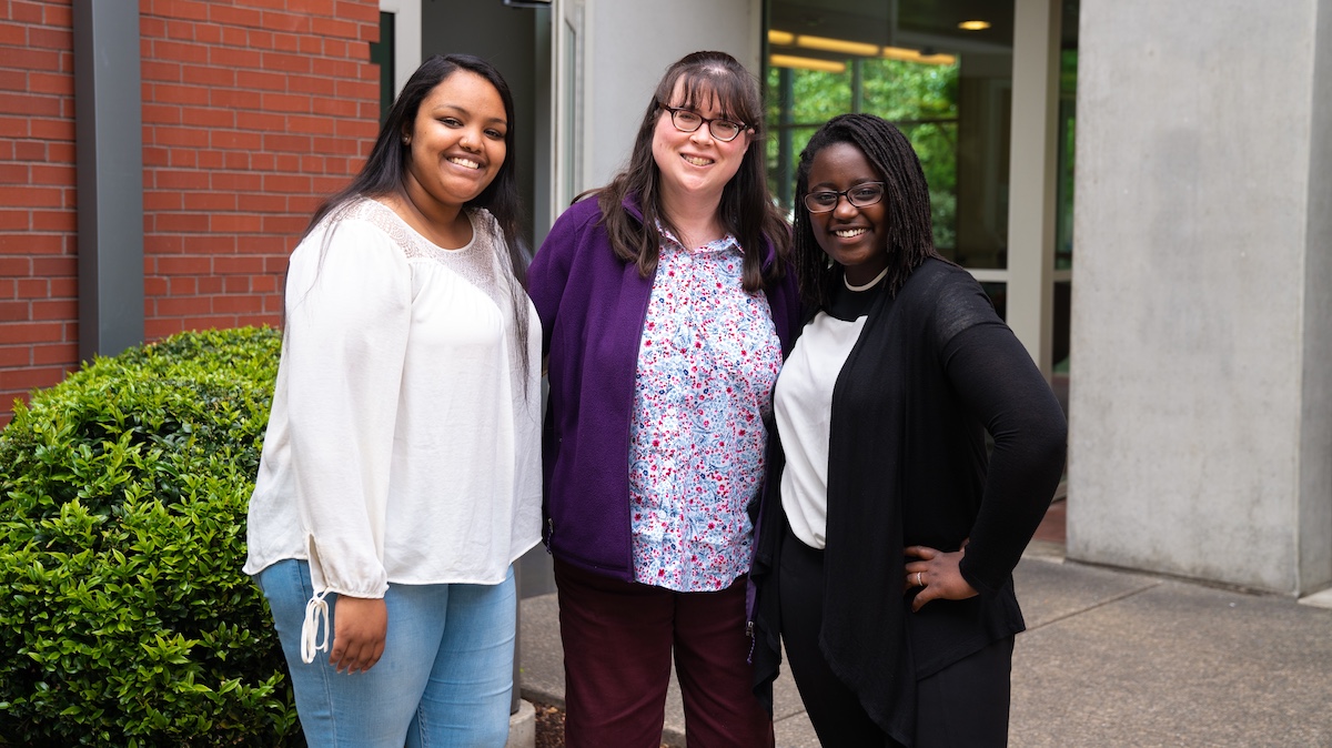 Jenny Tenlen with two research students.