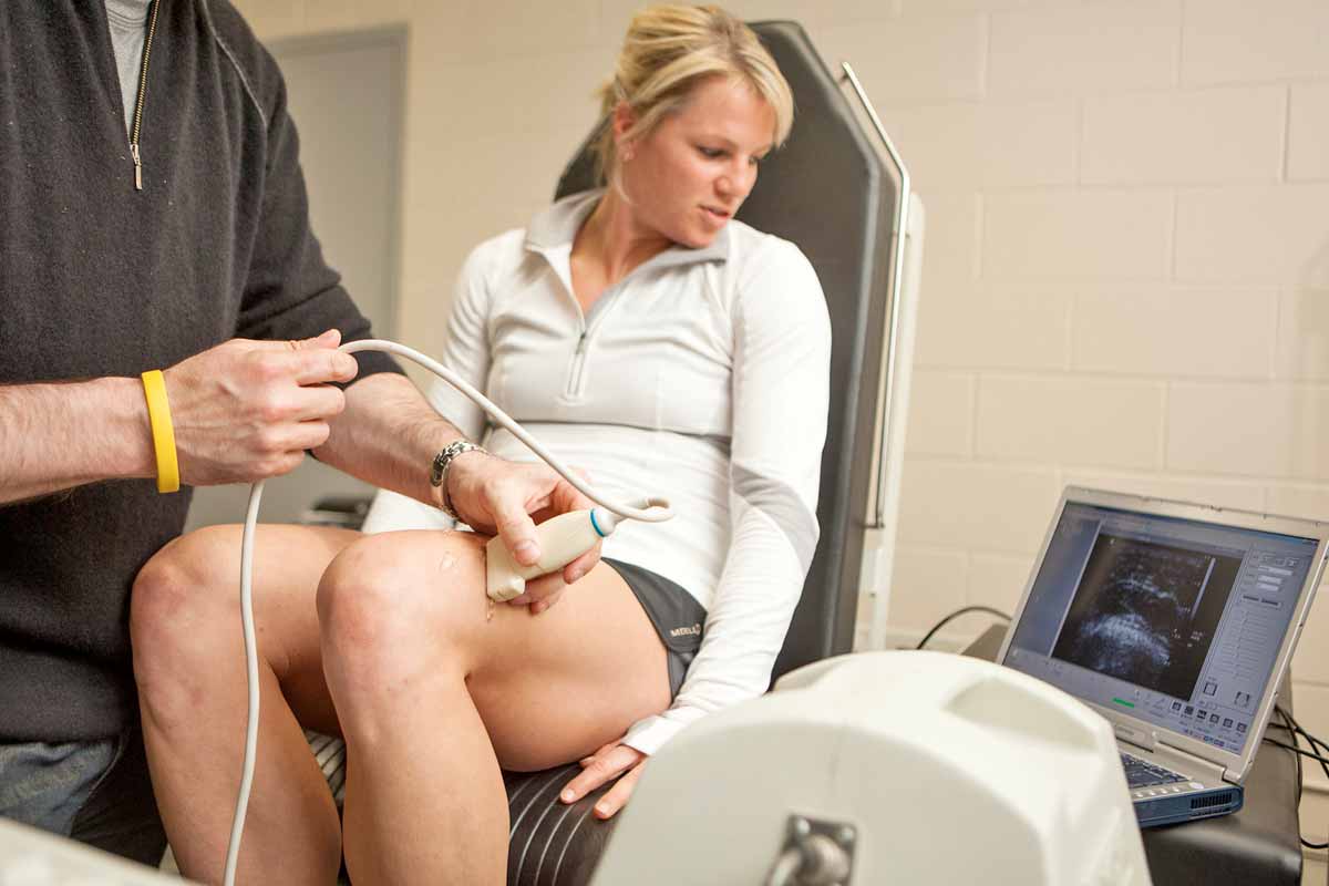 Ultrasound machine visualizing muscle and tendon movement