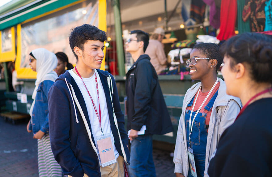 SPU students mingle at Pike Place Market during the 2018 Early Connections downtown excursion