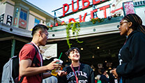 SPU students chat at Pike Place market while on the 2018 Early Connections excursion