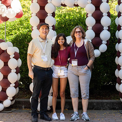 SPU parents with their student on campus