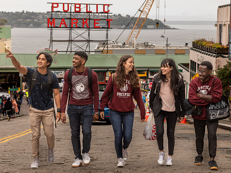 SPU students hang out at Pike Place Market in downtown Seattle | photo by Dan Sheehan