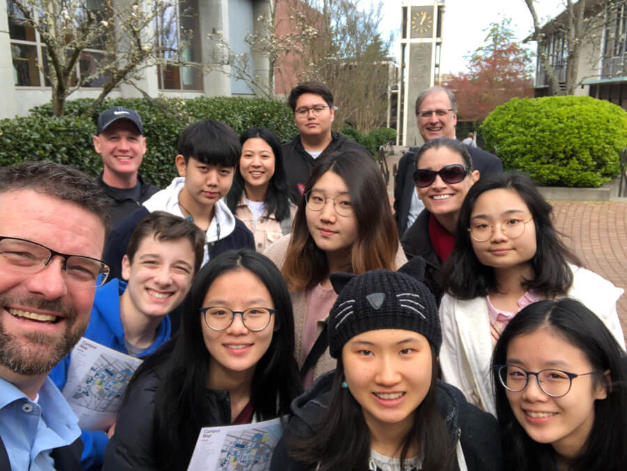 nate takes a selfie with student visitors