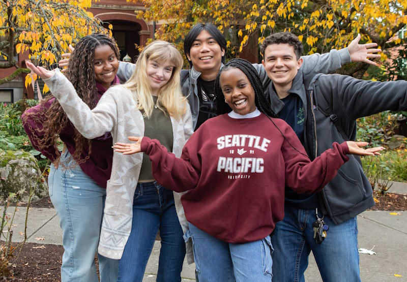 Students pose in Tiffany loop