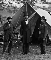 Abraham Lincoln (center), Allan Pinkerton (left), and Major General John McClernand (right).