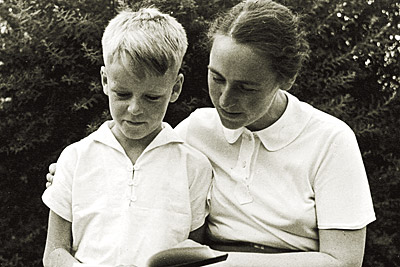 Jurgen Moltmann as a boy, with his mother Gerda.