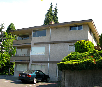 528 West Dravus Apartments