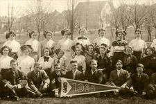Archive photo of 1914 Seattle Seminary students in the Tiffany Loop.